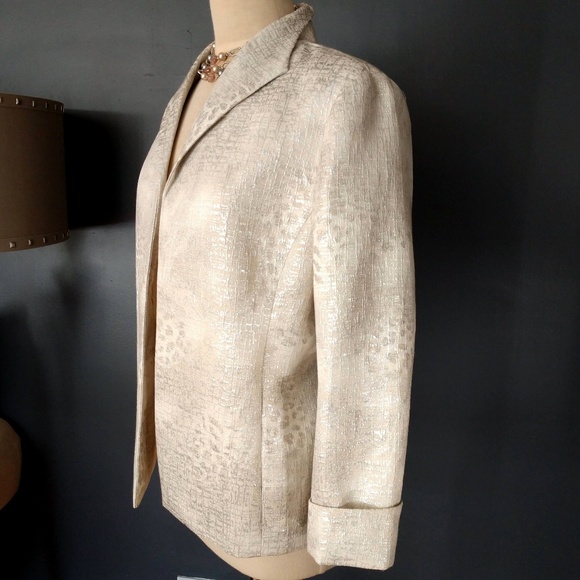 Open front cream and silver jacket - Picture 5 of 8